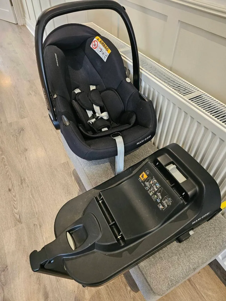 Maxi Cosi Car Seat and Base - Image 4