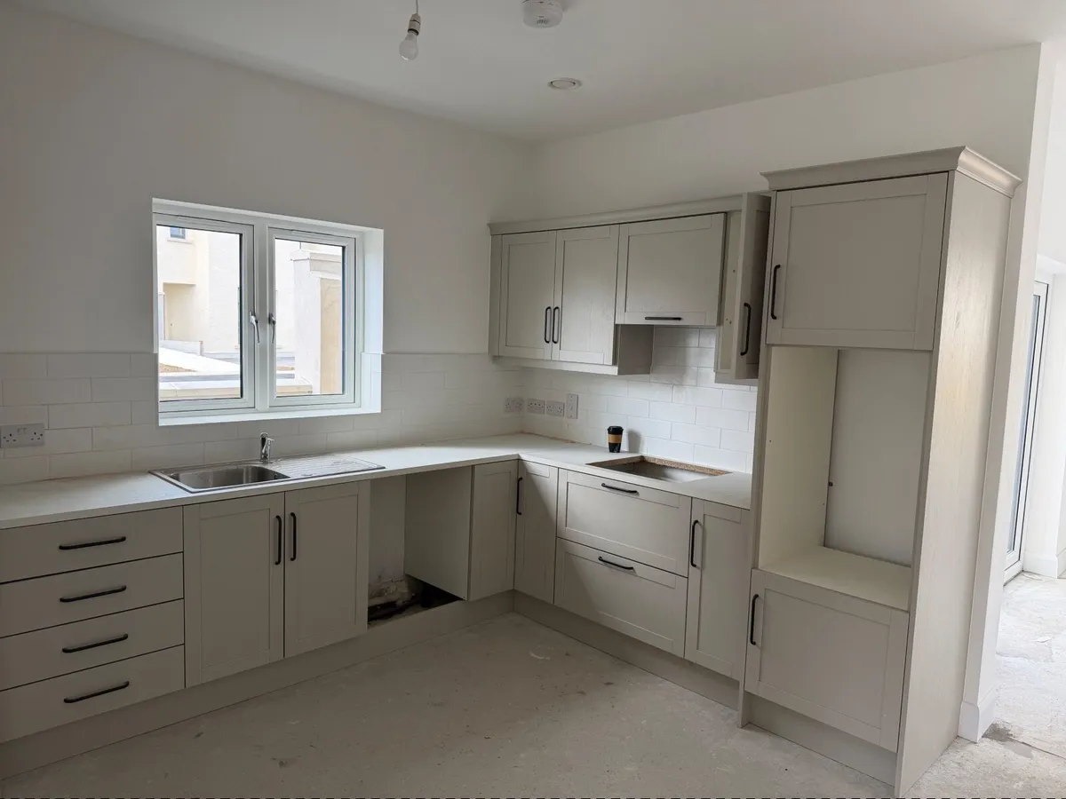 Kitchen cupboard - Image 1