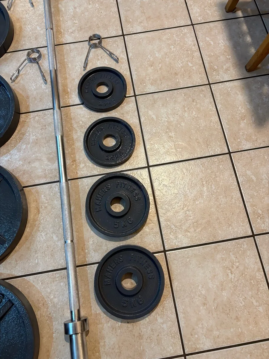 OLYMPIC EZ CURL, METAL WEIGHTS, 7 FOOT BARBELL!! - Image 3