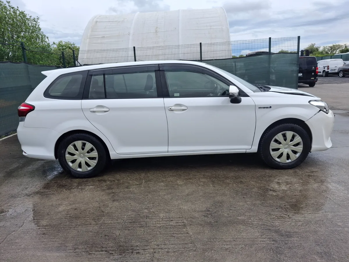 172 Toyota  Corolla Fielder  1.5 Hybrid  Automatic - Image 4