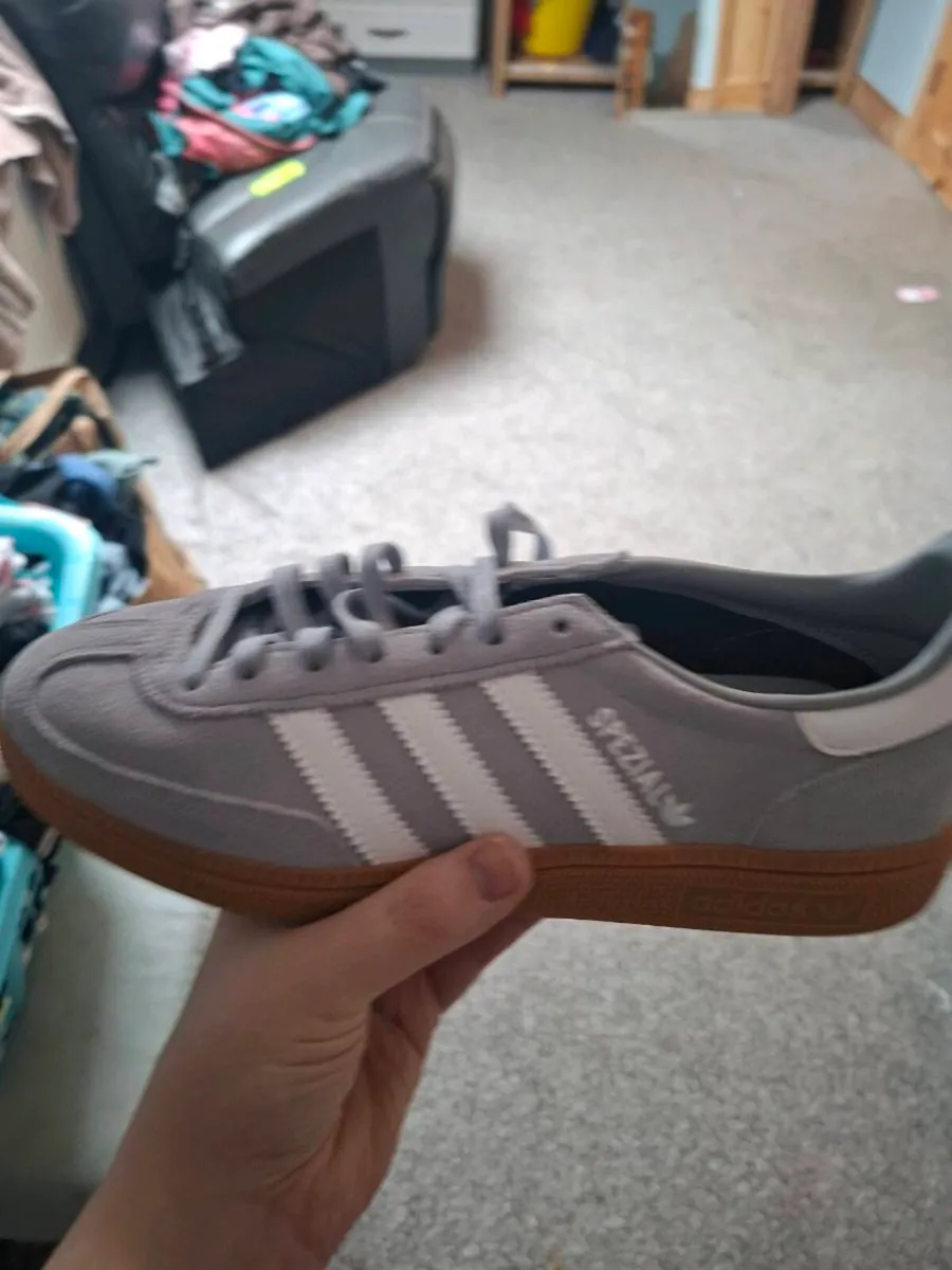 Adidas spezial size 5.5 look cute this summer - Image 1