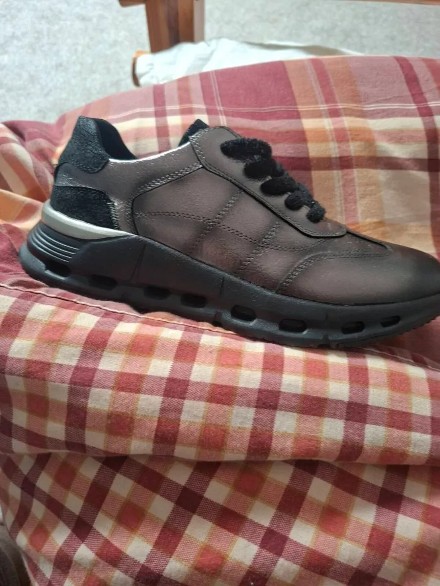 Adidas spezial size 5.5 look cute this summer - Image 2