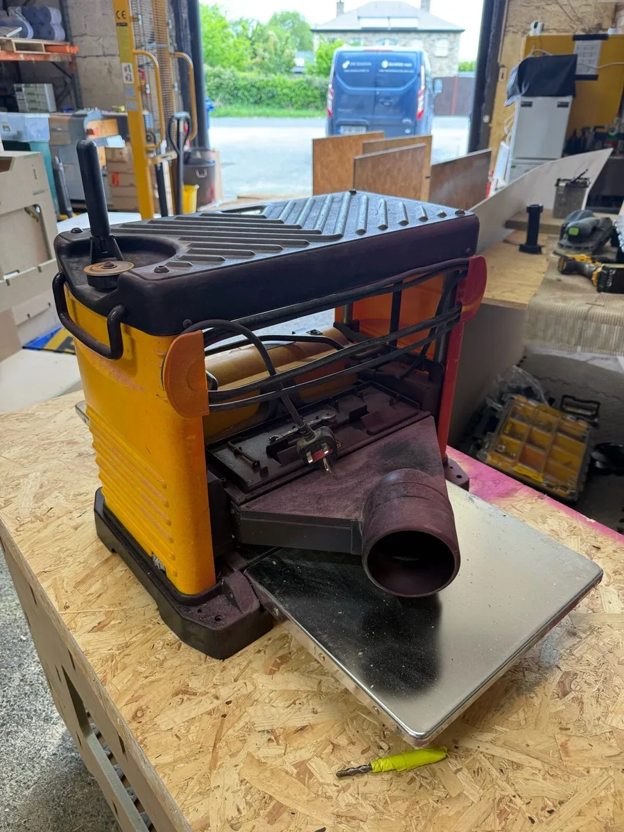 Dewalt DW733 Thicknesser - Image 4