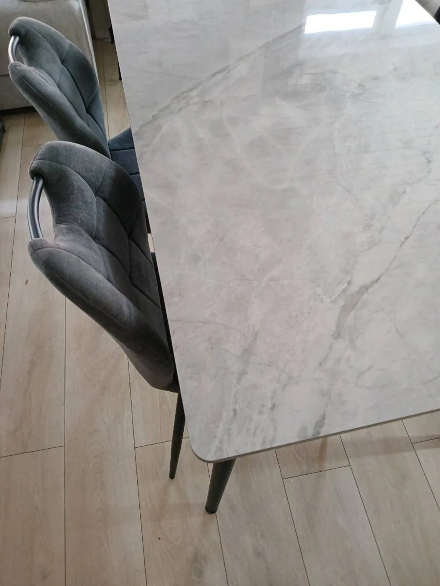 Table and 4chairs - Image 1