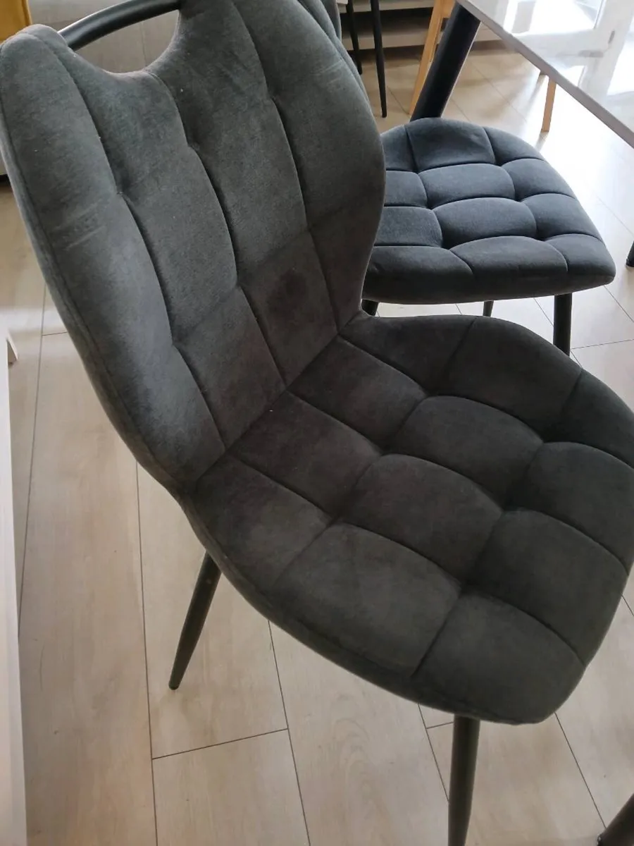 Table and 4chairs - Image 2