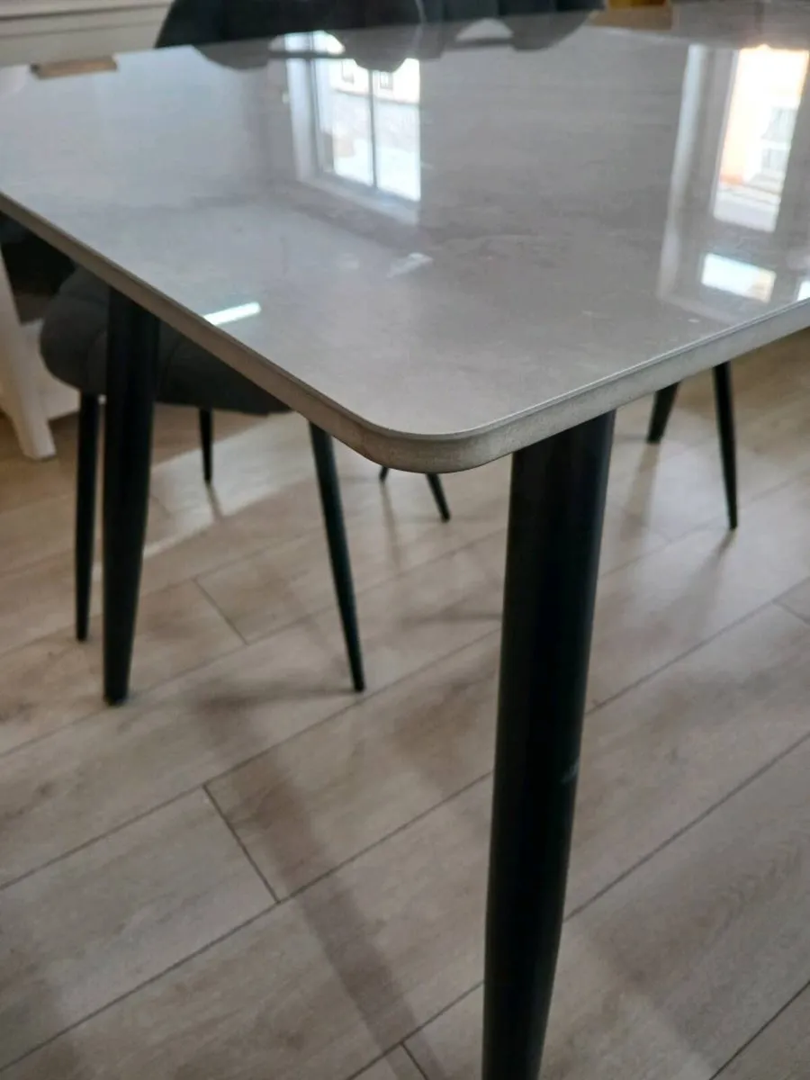 Table and 4chairs - Image 3