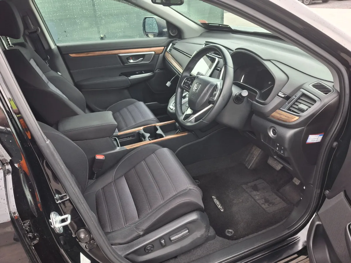 2019 Honda CR-V Automatic.Massive spec - Image 4