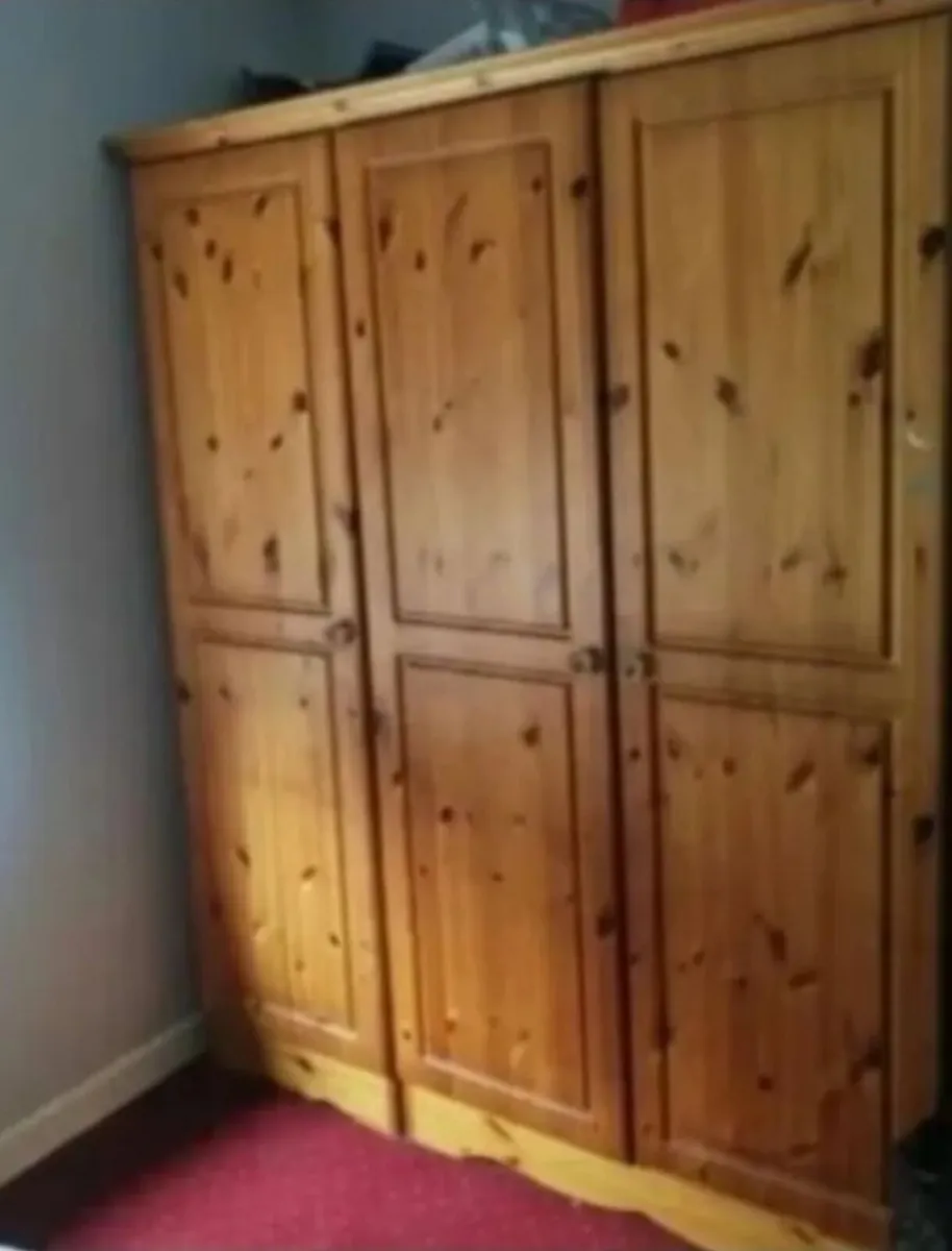 Triple wardrobe - Image 1