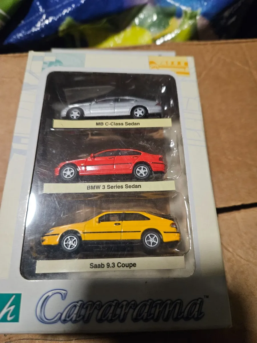 Corgi Caramara Set