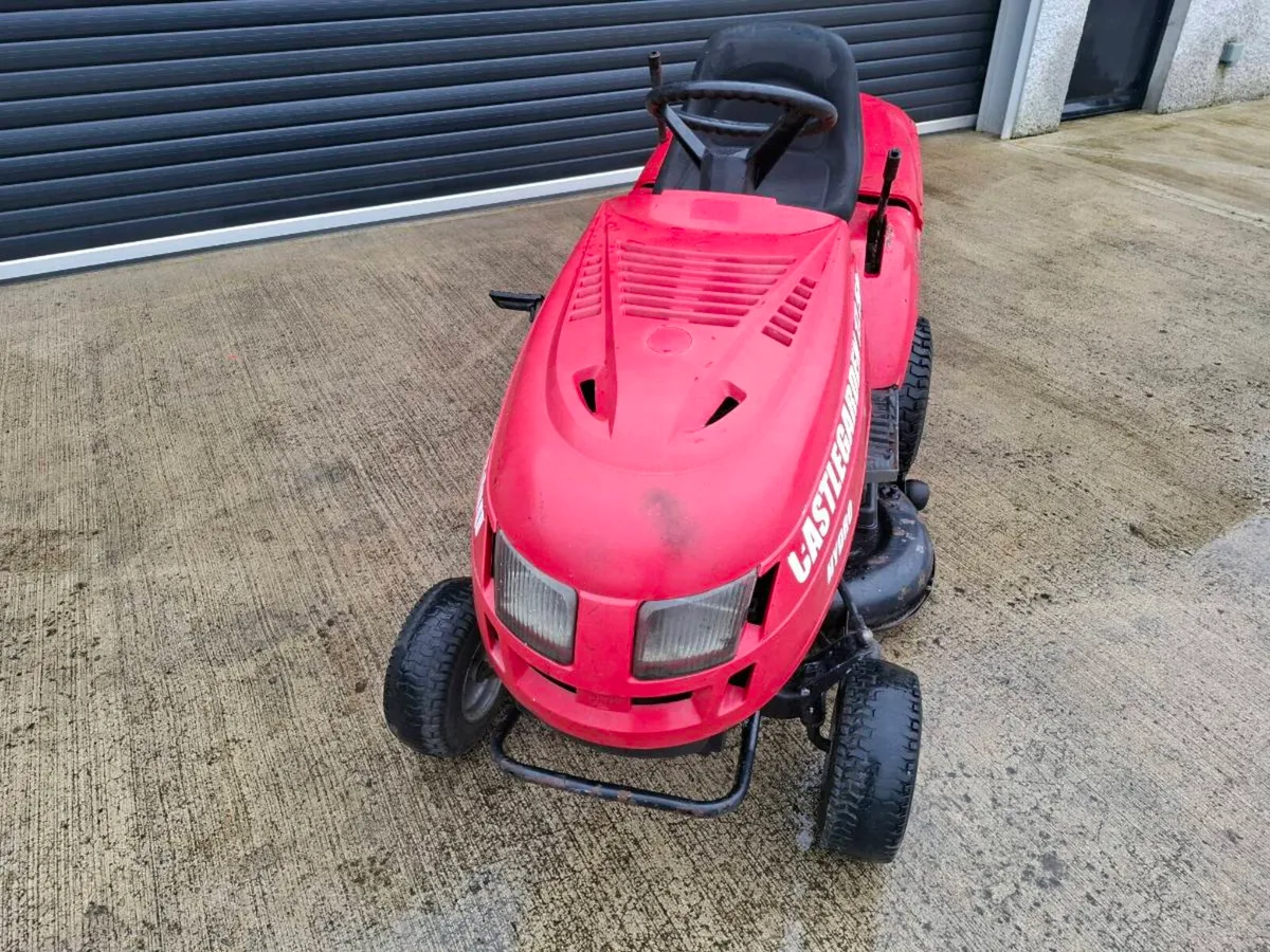 Castlegarden 40" twin cut ride on mower - Image 4