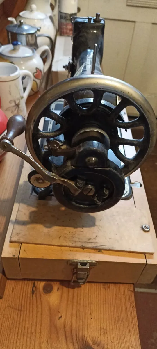 Hand Operated Singer Sewing Machine - Image 3