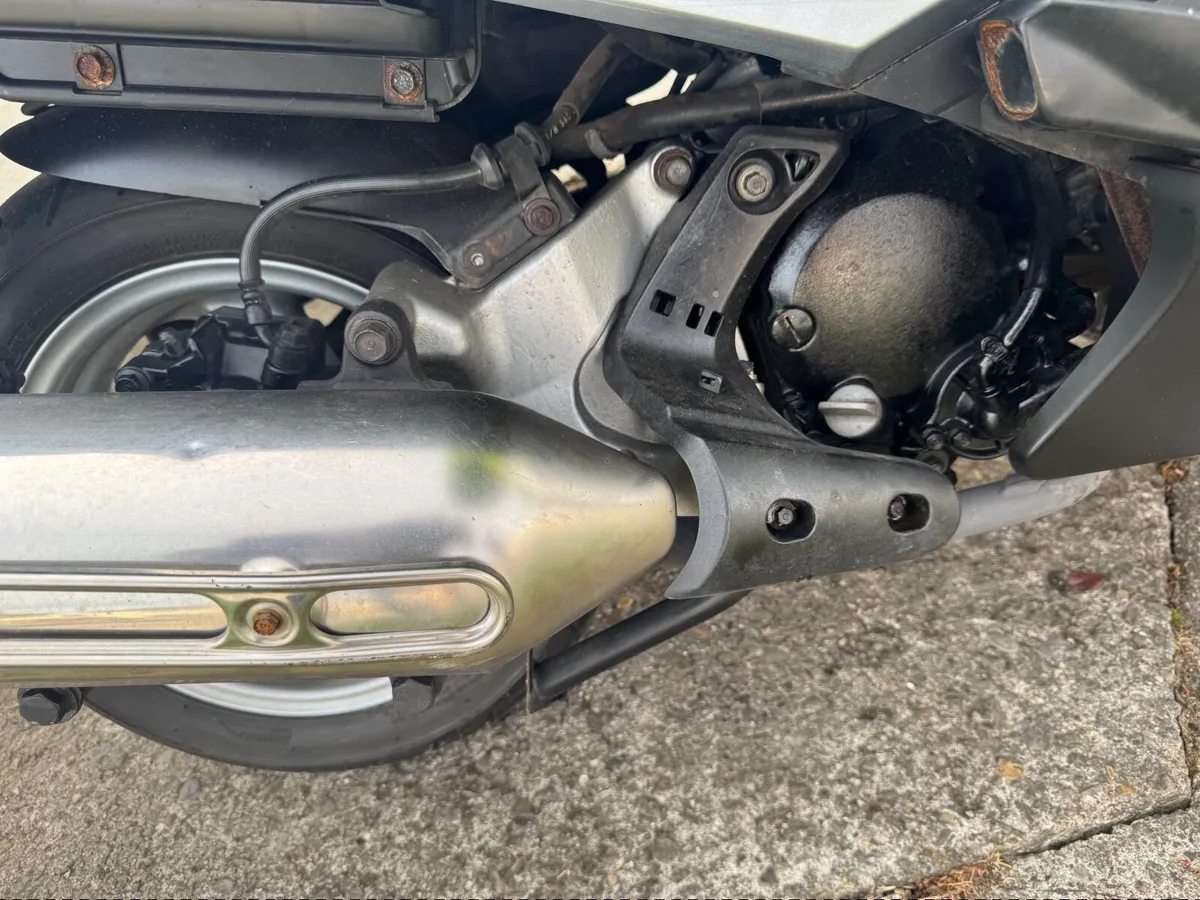 Honda FES 125 - Image 3