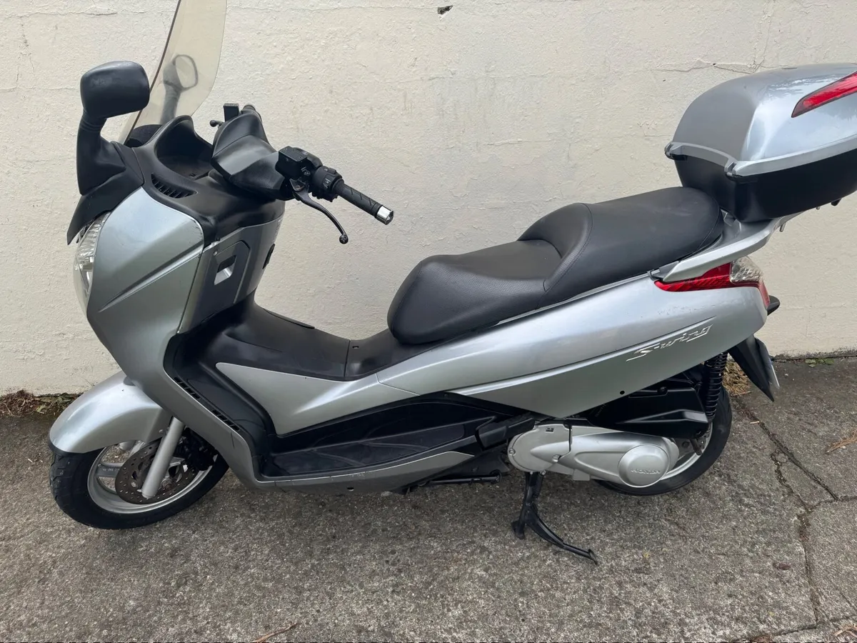 Honda FES 125 - Image 1