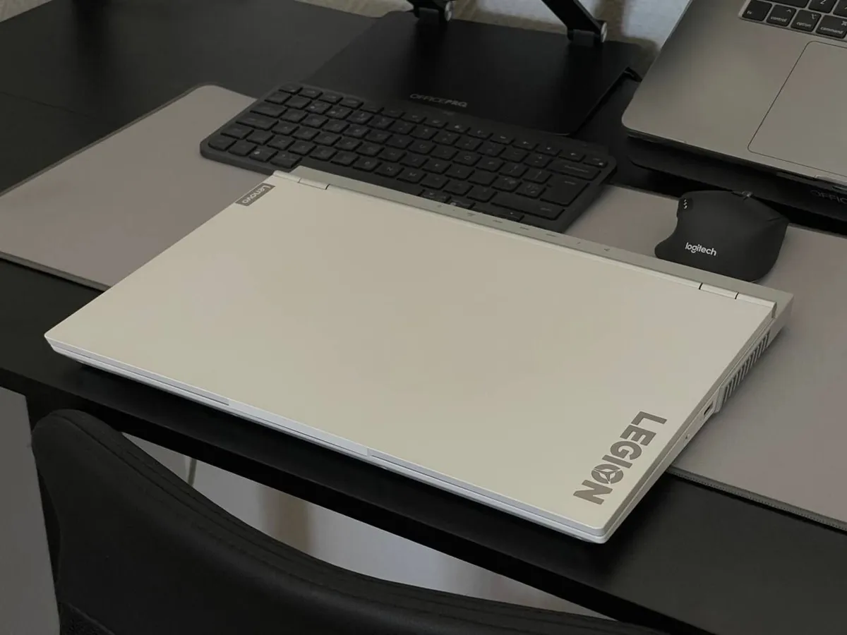 Laptop - Image 1
