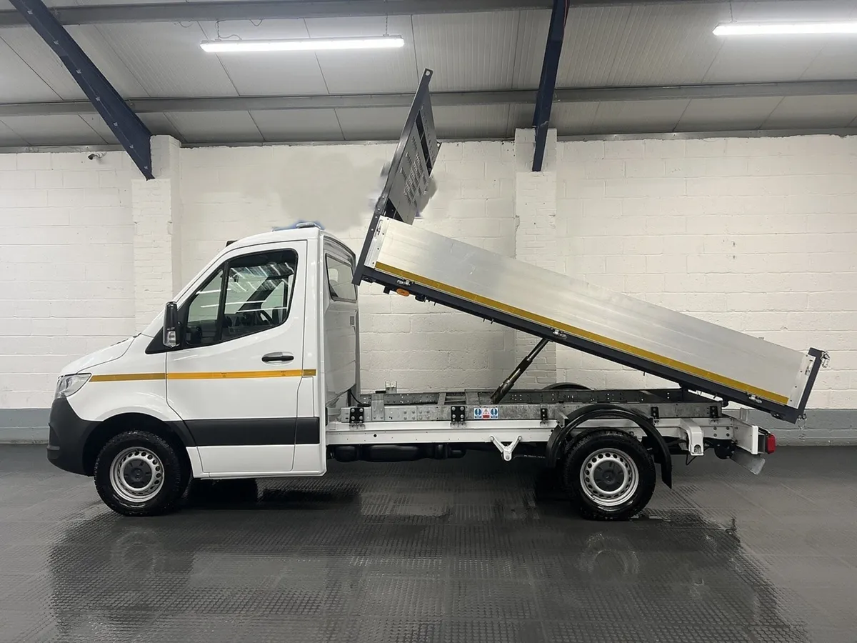 2023 Mercedes-Benz Sprinter Tipper Van - Image 1
