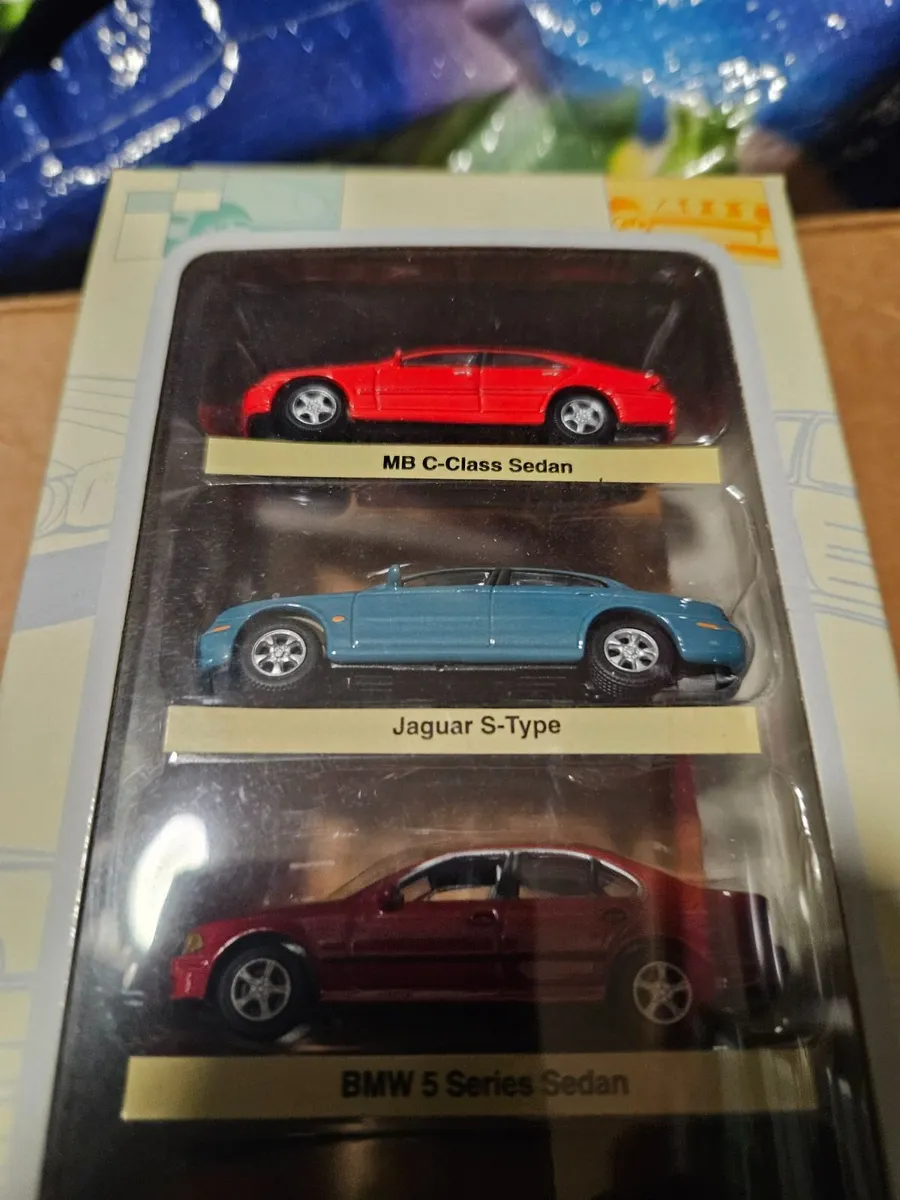 Corgi Caramara Set - Image 3