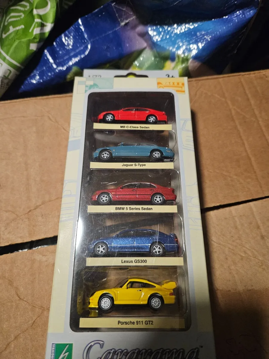 Corgi Caramara Set - Image 1