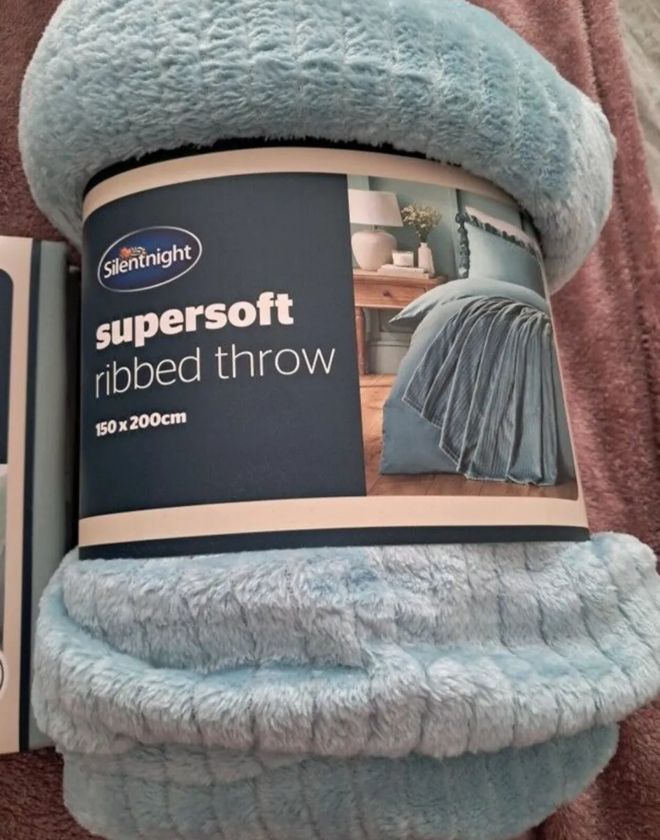 Silent night brand new Bedding set - Image 3