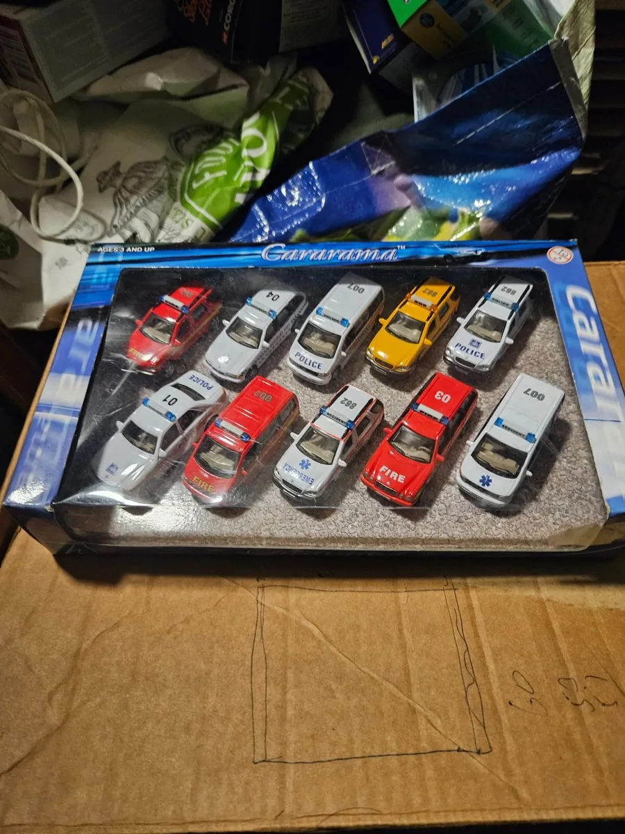 Corgi Caramara Set - Image 1