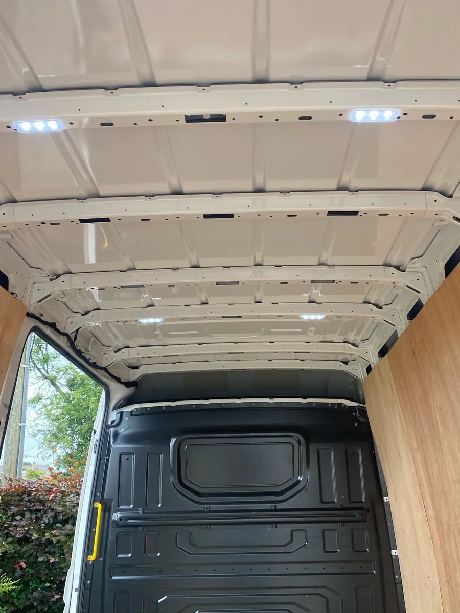 2024 D-REG VW CRAFTER MWB HIGHLINE - Image 4