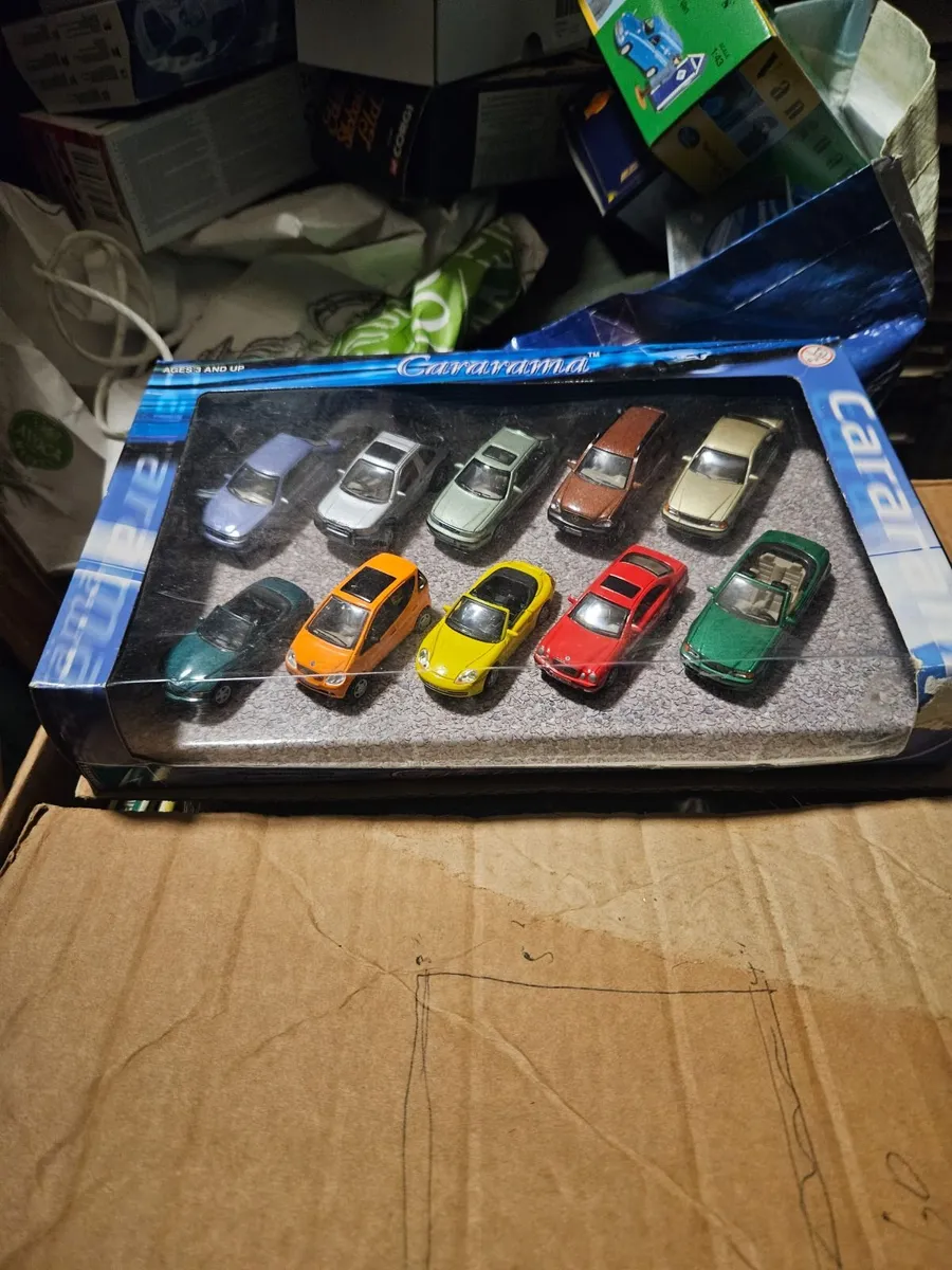 Corgi Caramara Set - Image 1