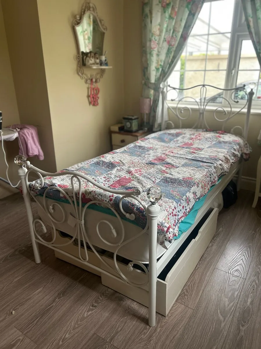 Single bed - Image 3