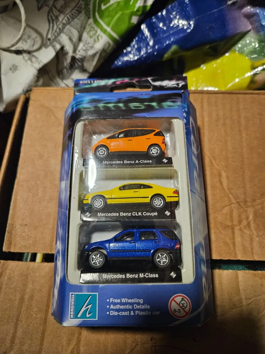 Corgi Caramara Set