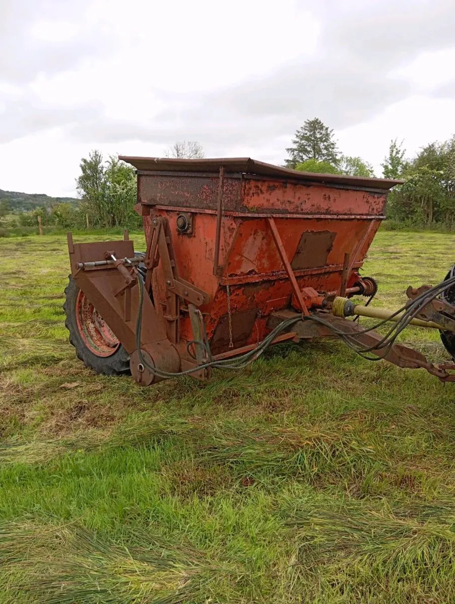 Turf hopper - Image 1