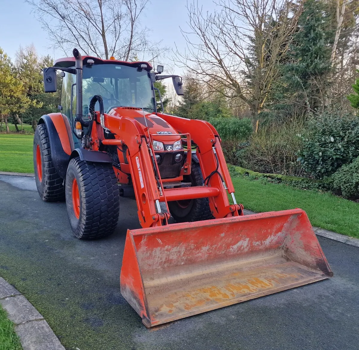Kubota M5091 100hp Compact Tractor with Loader - Image 1