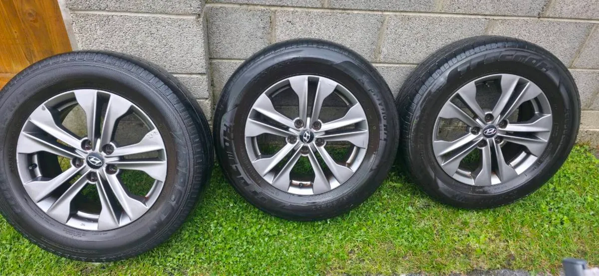 Hyundai Alloys from santa fe - Image 2