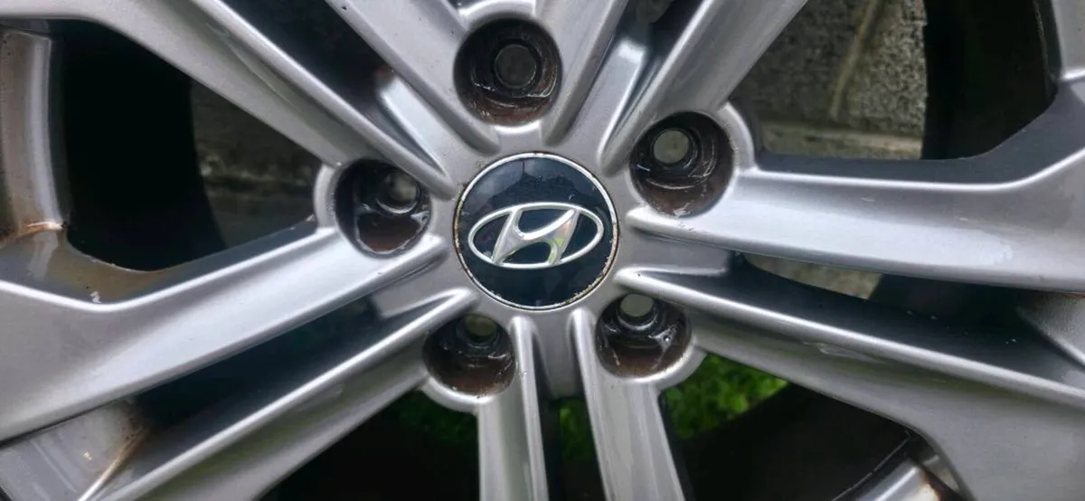 Hyundai Alloys from santa fe - Image 4