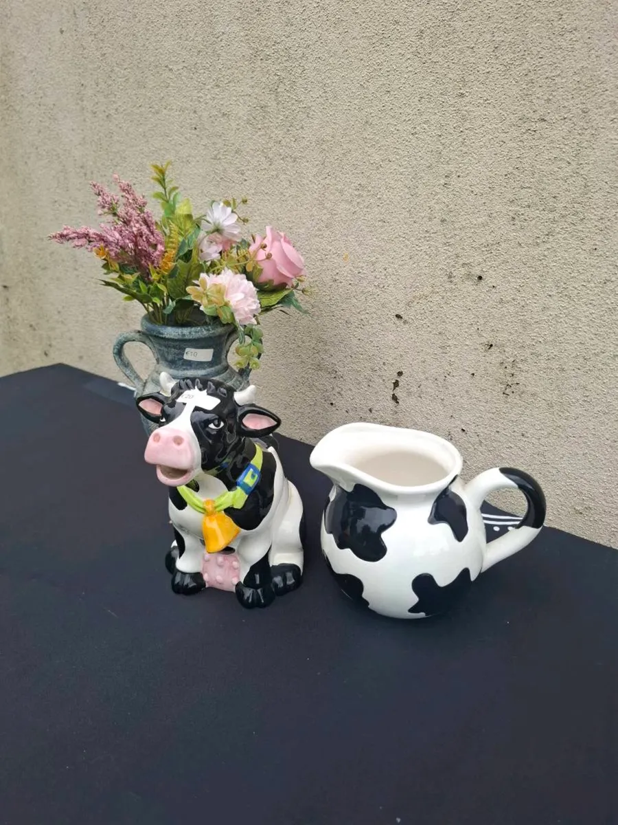 By post only 2 cows pitcher - Image 1