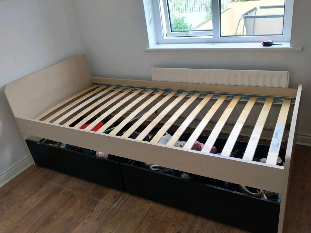 Bed with drawer storage underneath - Image 1
