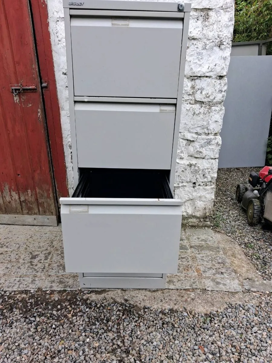 Filing cabinet - Image 1