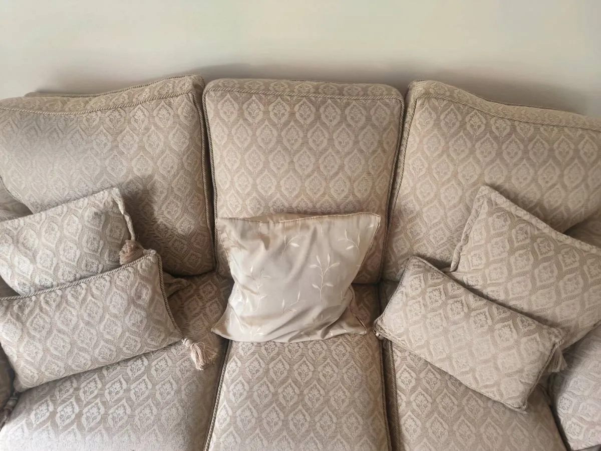 Three piece suite - Image 3