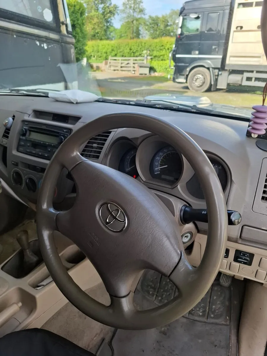 Best Toyota hilux - Image 3