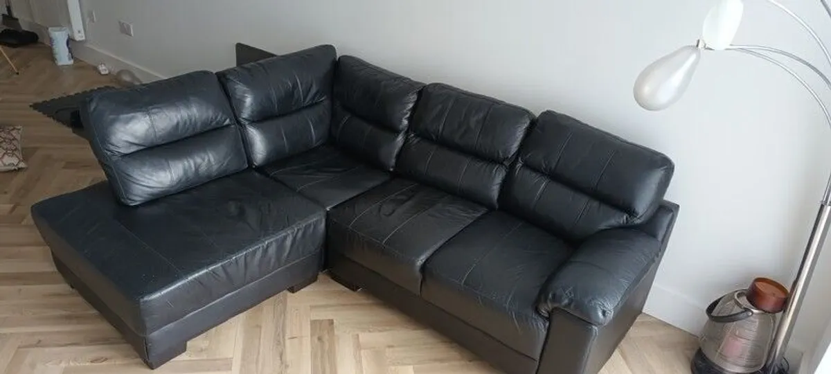 L shaped corner leather sofa - Image 1