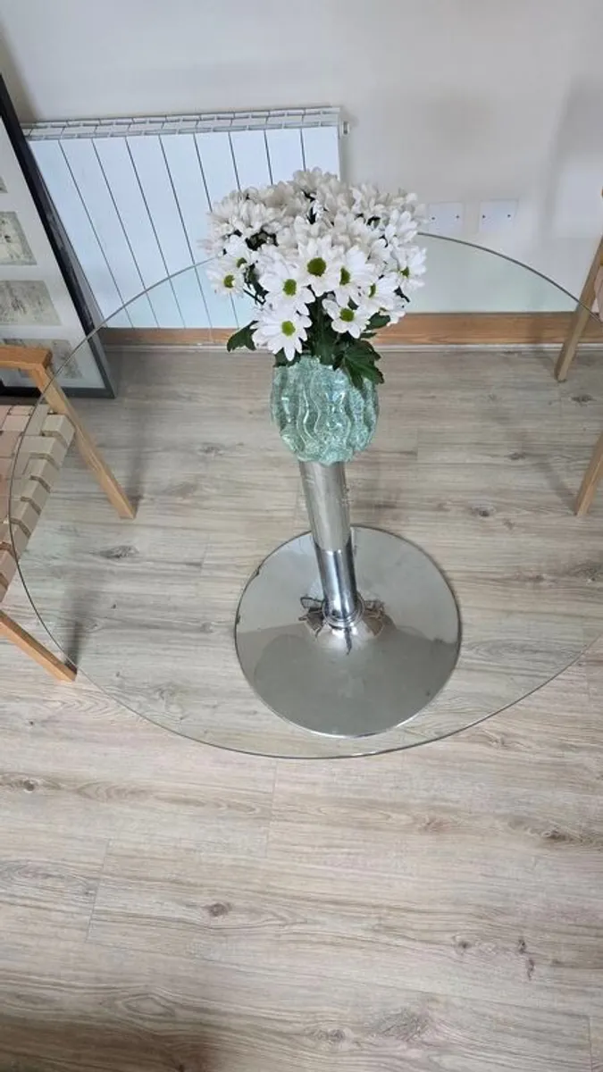 Glass dining table - Image 3