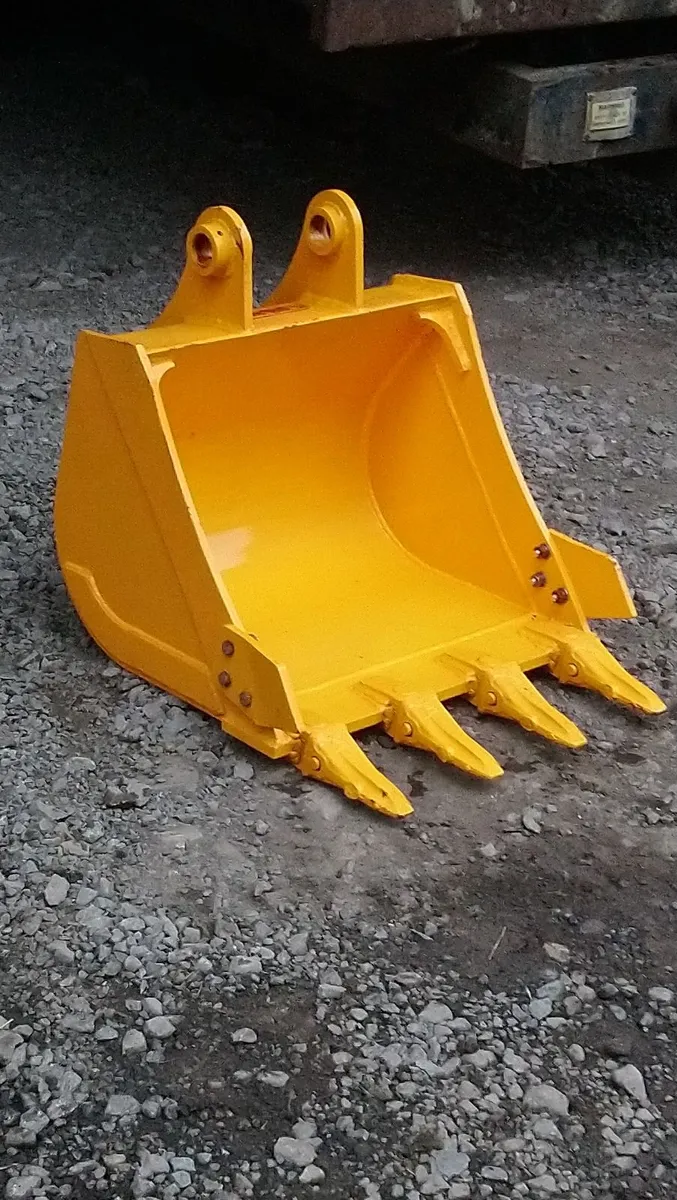 CAT DIGGING BUCKET 45mm pins 260c/c - Image 4