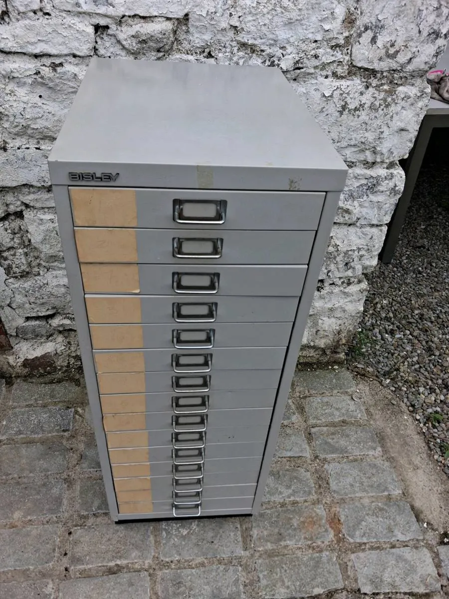 Filing cabinet - Image 1