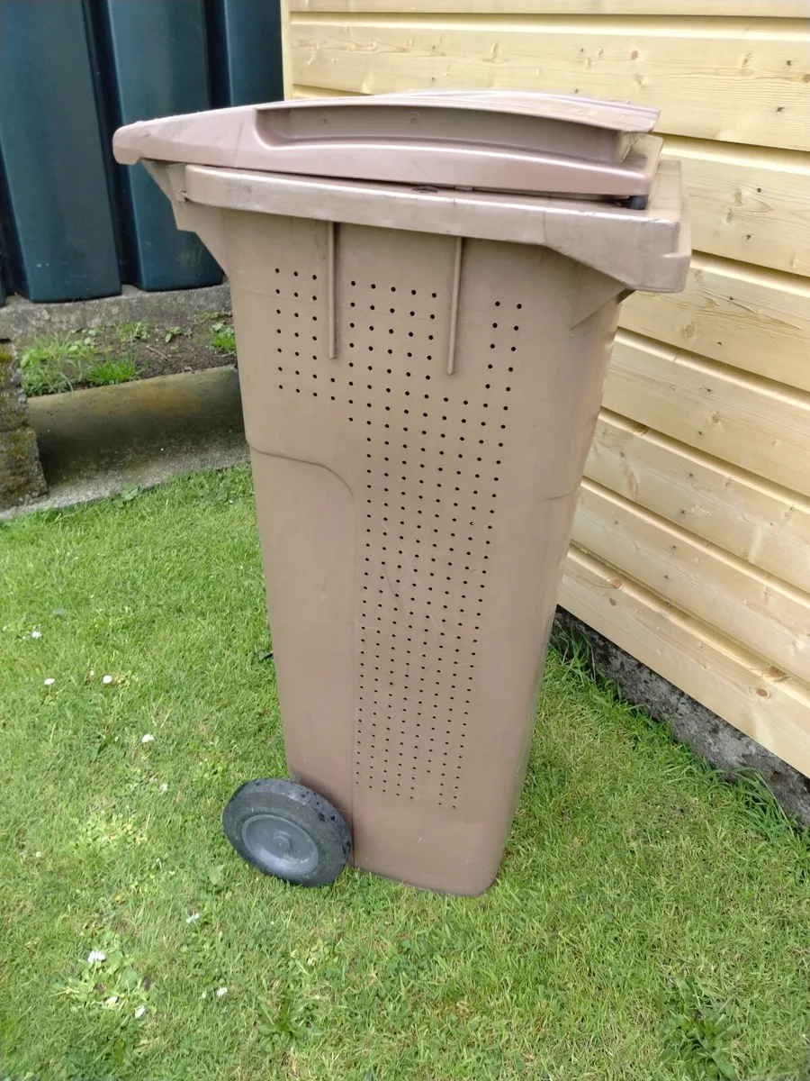 120 Litre Garden Wheelie Bin €30 - Image 1