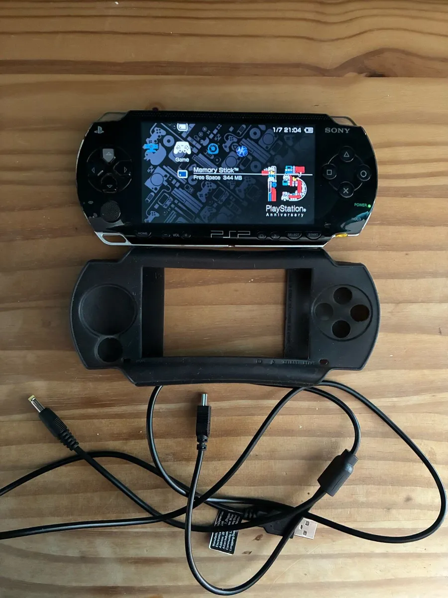 Sony PSP 1000 Modded - 30 Games | 32Gb + Charger - Image 1