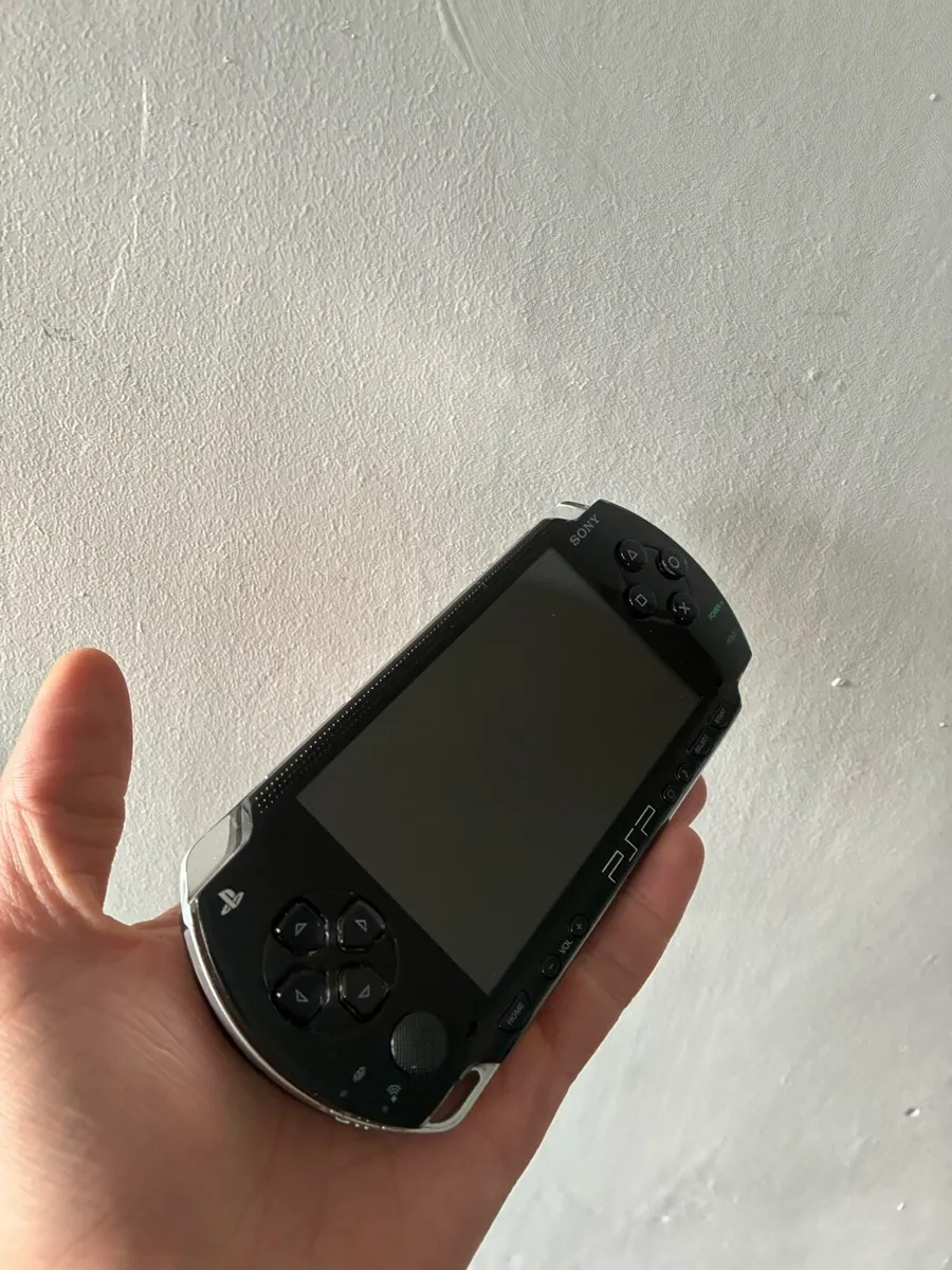 Sony PSP 1000 Modded - 30 Games | 32Gb + Charger - Image 2