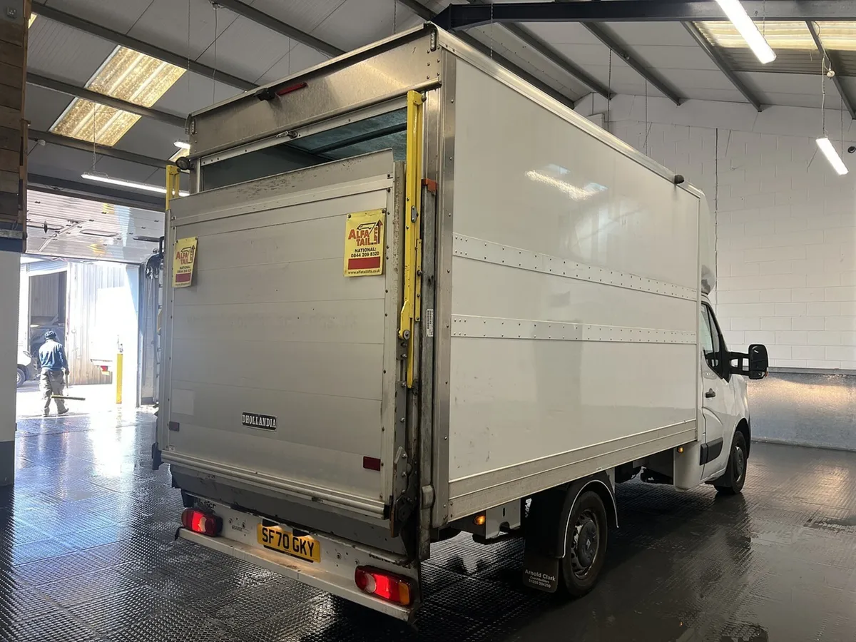 2020 Renault Master Luton Box Van - Image 3