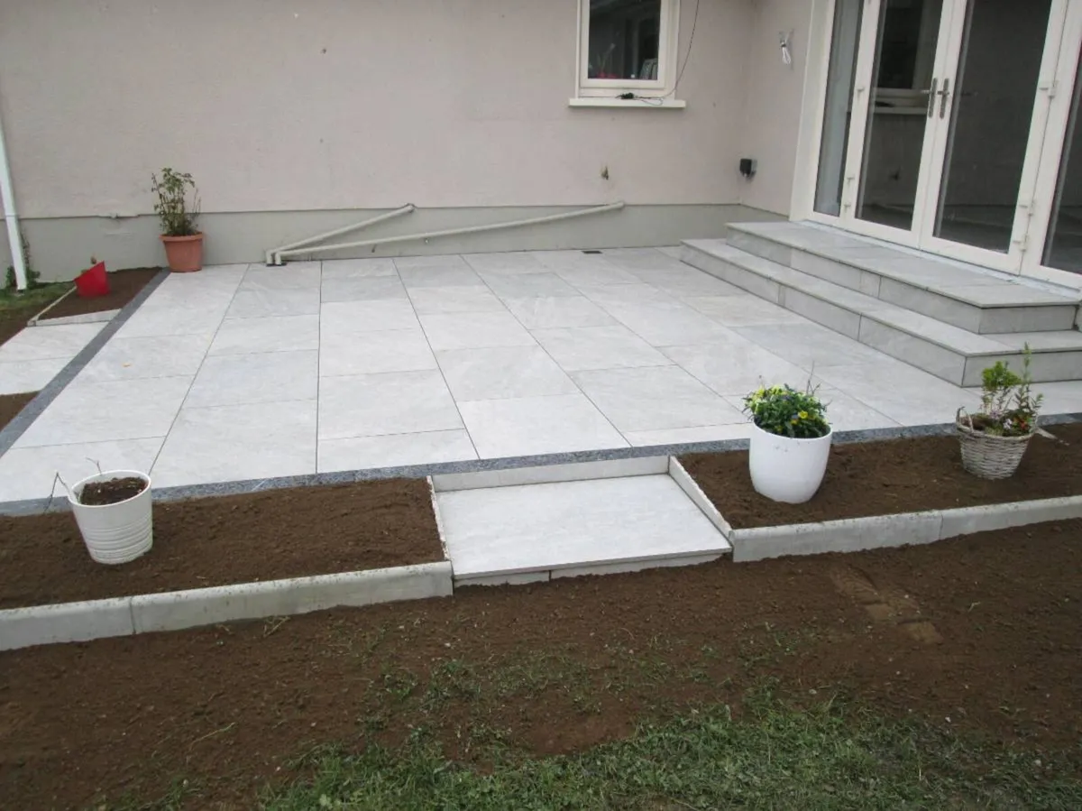 LAKESIDE LANDSCAPING AND PAVING - Image 1
