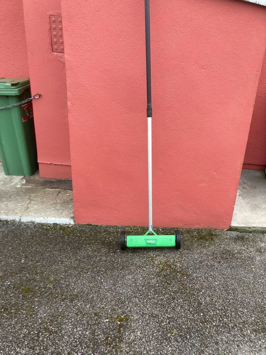 Lawn moss scarifier - Image 1