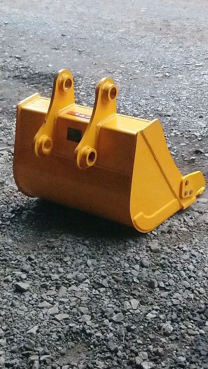 CAT DIGGING BUCKET 45mm pins 260c/c - Image 3