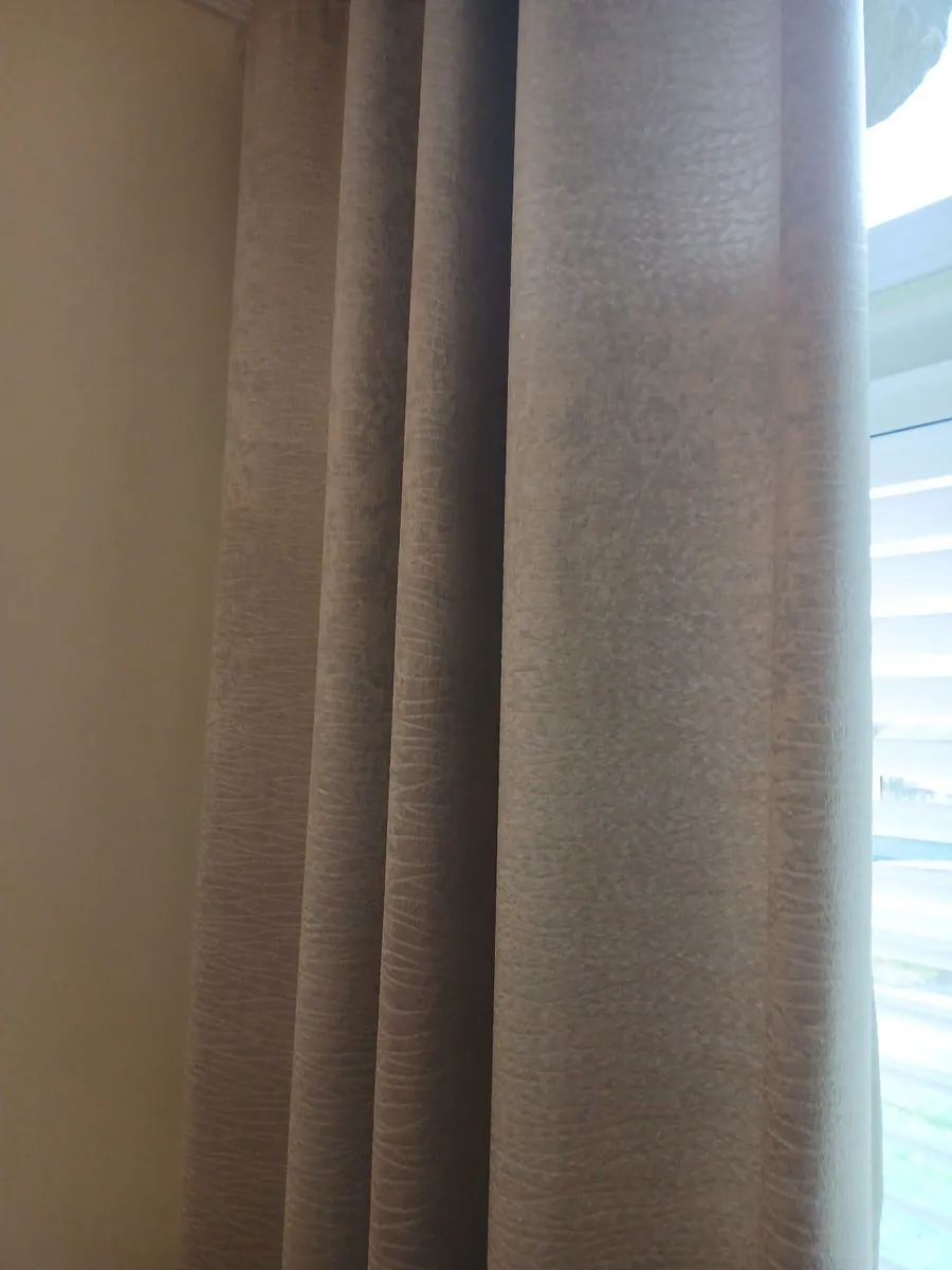 Curtains - Image 4