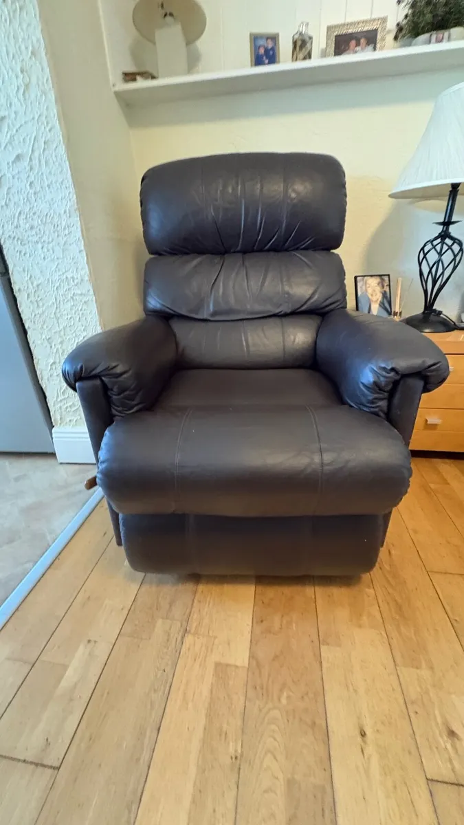 Leather recliners - Image 1