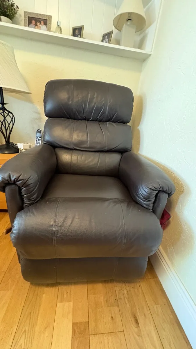 Leather recliners - Image 2